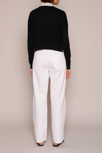 back profile model wearing Cotton/Cashmere Crop Cardigan Black 4-button cardigan
V neckline
Cropped wide
Boxy fit
Ribbed trim cuff &amp; hem
Waist-length
Side 2 side slits