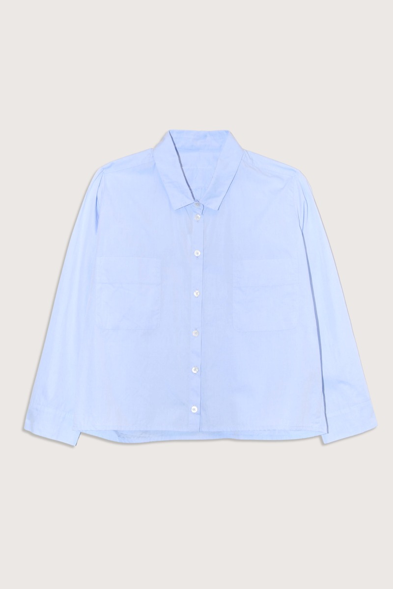 flat lay Cotton Crop Shirt With Pockets  Light Blue
Front chest pocket
Button front closure
Classic collar