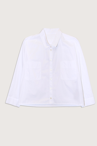 flat lay Cotton Crop Shirt With Pockets White
Front chest pocket
Button front closure
Classic collar