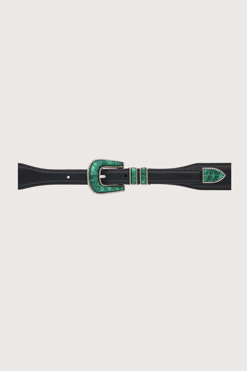 flat lay Crazy Color Calf Belt Green/Black Hand-worked tapered silhouette, gradually shifting from 3.6 cm to 2 cm
Sculptural 4-piece buckle, enriched with decorative elements
4-piece hardware
Buckle: 2 cm
Height: 3.6 cm to 2 cm