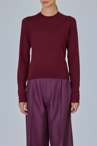 front profile model wearing Crew Neck Cashmere Sweater Lightweight
Round neck sweater
Smooth plain stitch
Clean lines
70% cashmere 30% silk