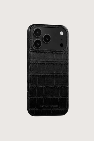 back flat lay Croco Phone Case 17 ProMax / 18 ProMax Noir Protect your phone from dirt, scratches and shocks
Sleek design
Non-slip surface
Includes universal adapter with silver metal
Lightweight and slim
Vegan leather
