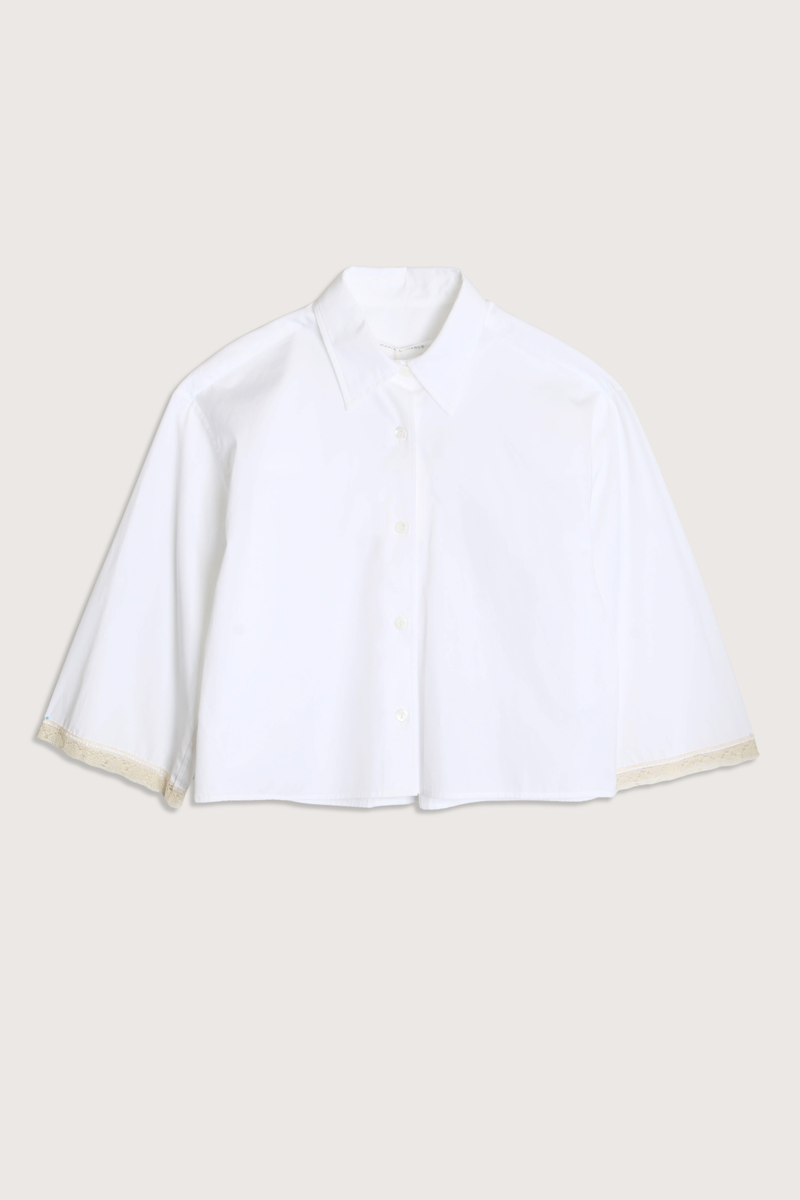 flat lay Cropped Lace Shirt white delicate, ivory French lace detail at the cuff
Shorter, cropped length
Center box pleat at the back
Wide, short sleeves
Organic Cotton sateen