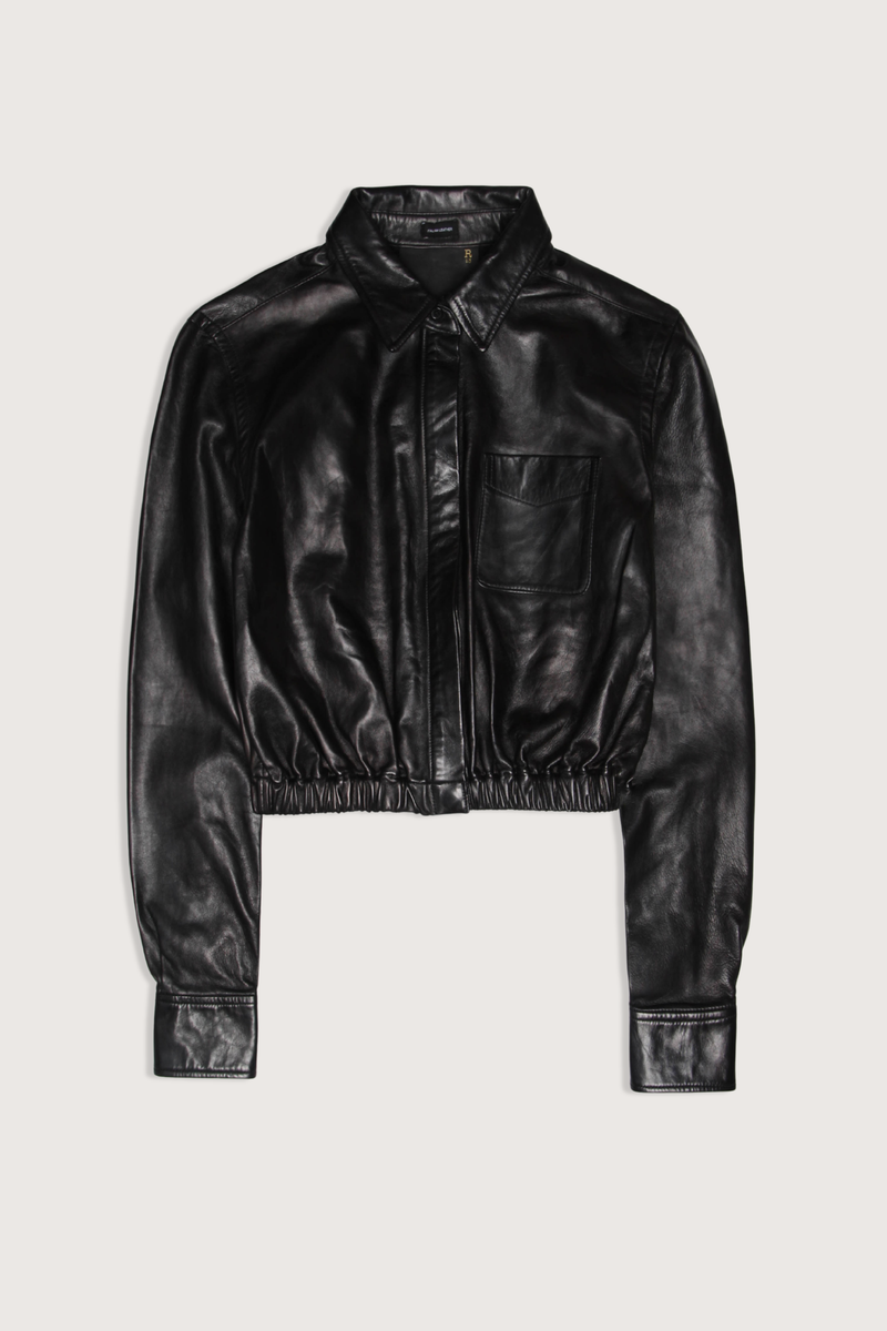 flat lay Cropped Leather Boxy Shirt black Classic collar
Cropped fit
Elasticated waist
Chest pocket
Top and bottom snap buttons
Hidden traditional button closure for middle buttons
100% Italian lamb leather
