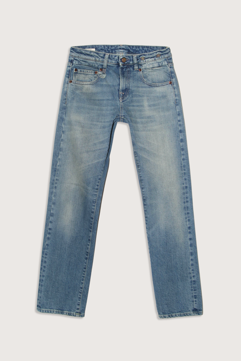 flat lay Cuffed Boy Straight Lapis Selvedge Blue Jean lapis blue mid wash Low rise
Slim straight
Cropped leg
Comfort stretch Japanese Selvedge Denim cotton