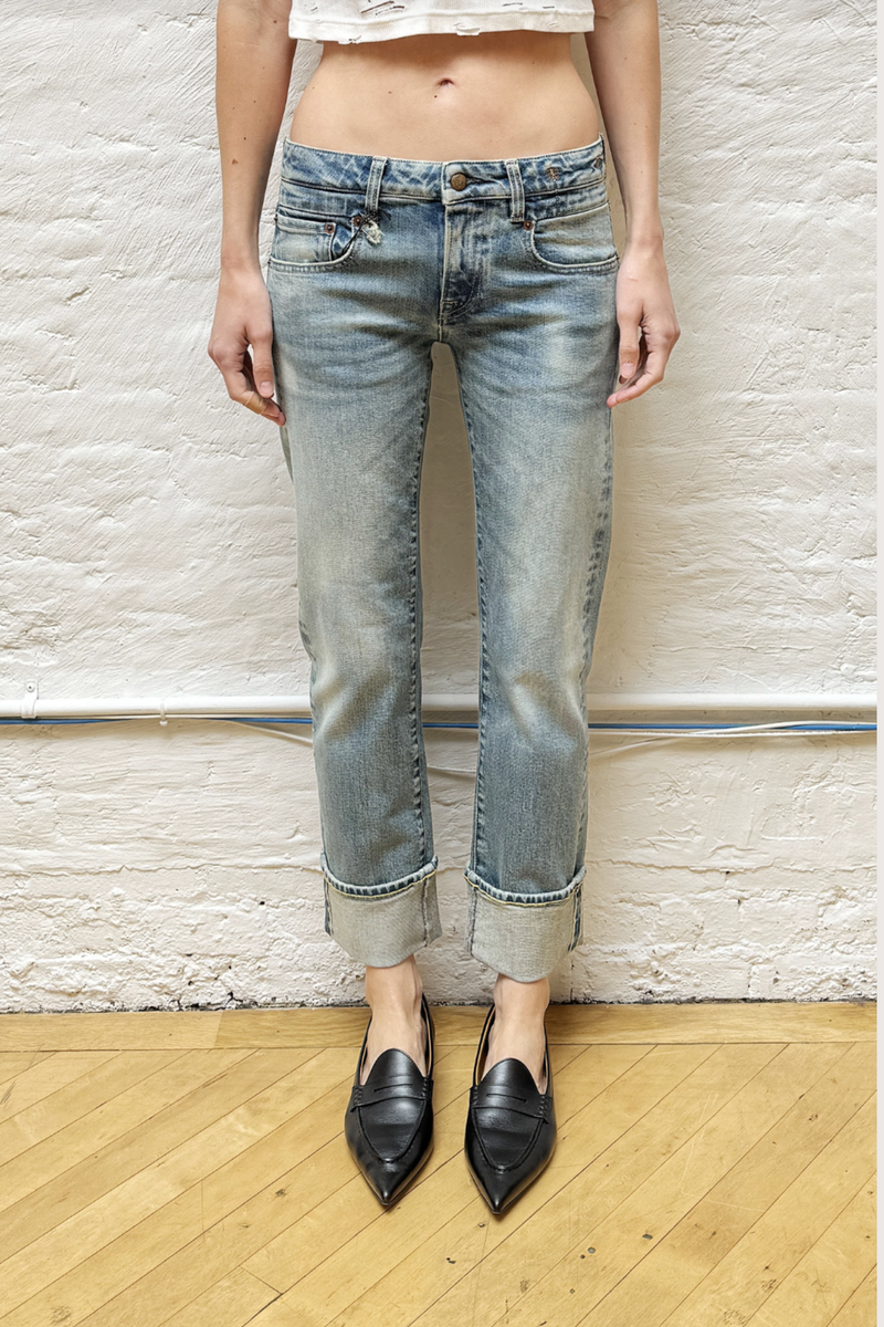 front profile model wearing  Cuffed Boy Straight Lapis Selvedge Blue Jean lapis blue mid wash Low rise
Slim straight
Cropped leg
Comfort stretch Japanese Selvedge Denim cotton