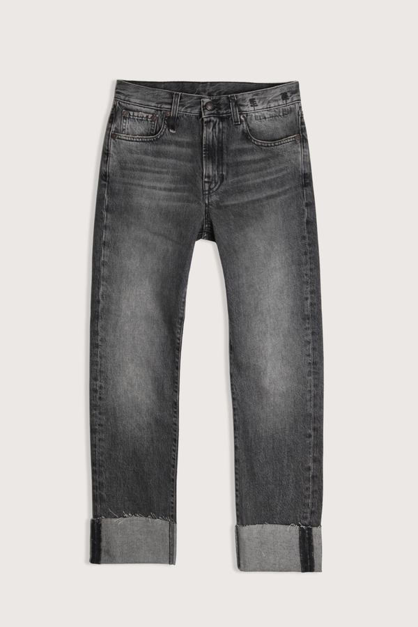 flat lay Cuffed Romeo Jean Leyton Black Mid-rise
Slim-straight leg jean
Made with Italian denim (100% Cotton)
Black wash
Mild wear pattern