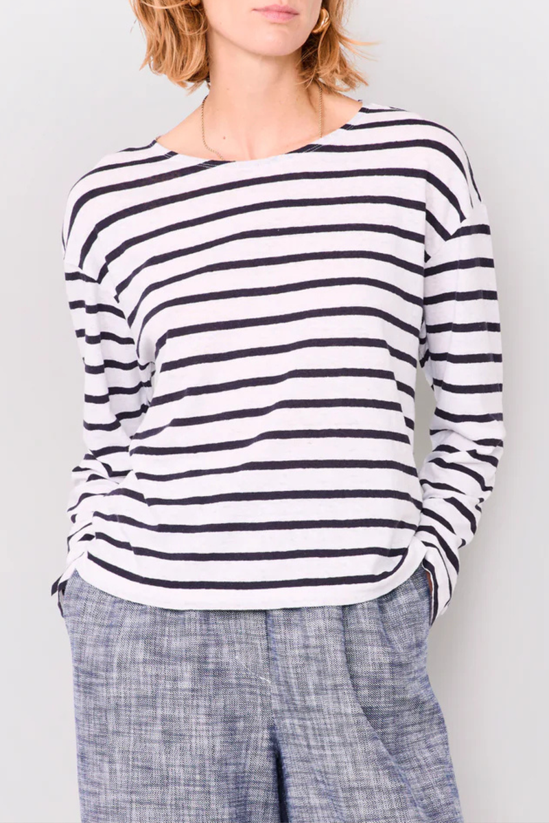 front profile model wearing Dakota Long Sleeve Stripe Tee navy white stripe Slightly loose fitted long-sleeved tee-shirt.
Boat neck
Large crew-neck