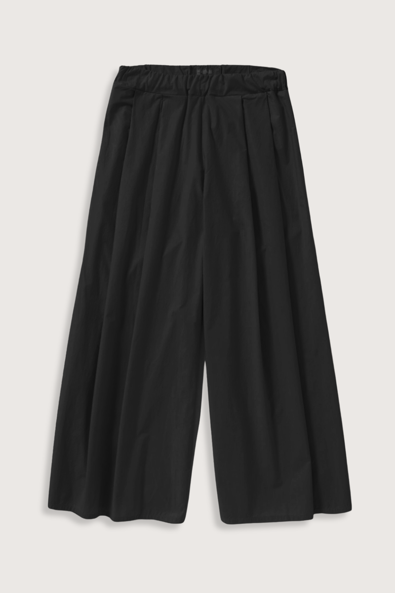 flat lay Dalla Pants Black Relaxed fit
Double front pleats
Side pockets
Wide leg
Elasticated Waist