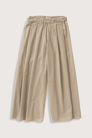 flat lay Dalla Pants Khaki Relaxed fit
Double front pleats
Side pockets
Wide leg
Elasticated Waist