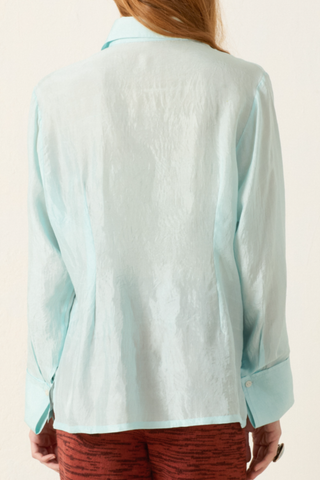 back profile model wearing Dana Morning Dew Silk Shirt light turquoise Hand-loomed silk
Vintage-inspired shirt
'70s dagger collar
Dramatic French cuffs that can be styled fastened or left undone