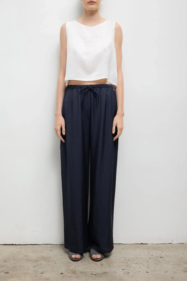 front profile model wearing  Daniel Crop Sleeveless Crew Top Cropped, boxy fit
Sleeveless
Round neckline
Medium width straps
Italian-crafted lightweight linen