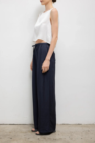side profile model wearing  Daniel Crop Sleeveless Crew Top Cropped, boxy fit
Sleeveless
Round neckline
Medium width straps
Italian-crafted lightweight linen