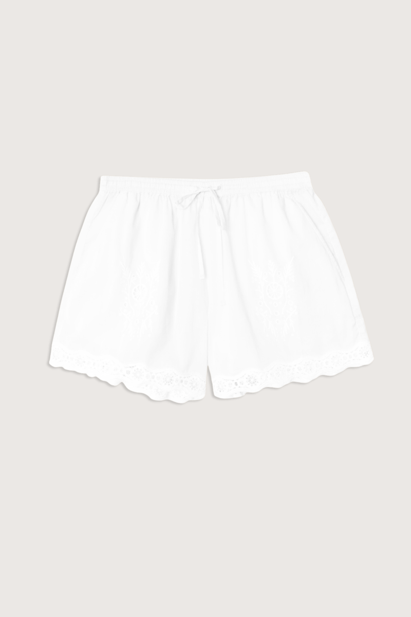 flat lay Danny Short white Superfine cotton voile
Airy shorts
Elasticized drawstring waist
Eyelet insets
Side seam
Back patch pockets
Lace-trimmed hem
Calista Cotton
100% Cotton