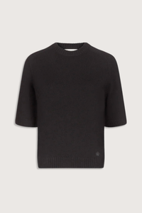 flat lay Dara Cashmere Black 100% Cashmere
Straight fit
Elbow-length raglan sleeves
Crew neck with rib details