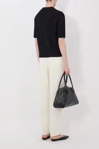back profile model wearing Dara Cashmere Black 100% Cashmere
Straight fit
Elbow-length raglan sleeves
Crew neck with rib details