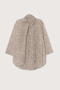 flat lay Dear Polly With Tie Shirt cheetah print Button front
Long neck ties: keep them loose or tie them off kilter in a sloppy bow.
Two front pockets and long-ish shaped hemline 
100% Cotton Poplin