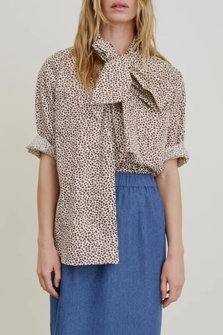 front profile model wearing Dear Polly With Tie Shirt cheetah print Button front
Long neck ties: keep them loose or tie them off kilter in a sloppy bow.
Two front pockets and long-ish shaped hemline 
100% Cotton Poplin