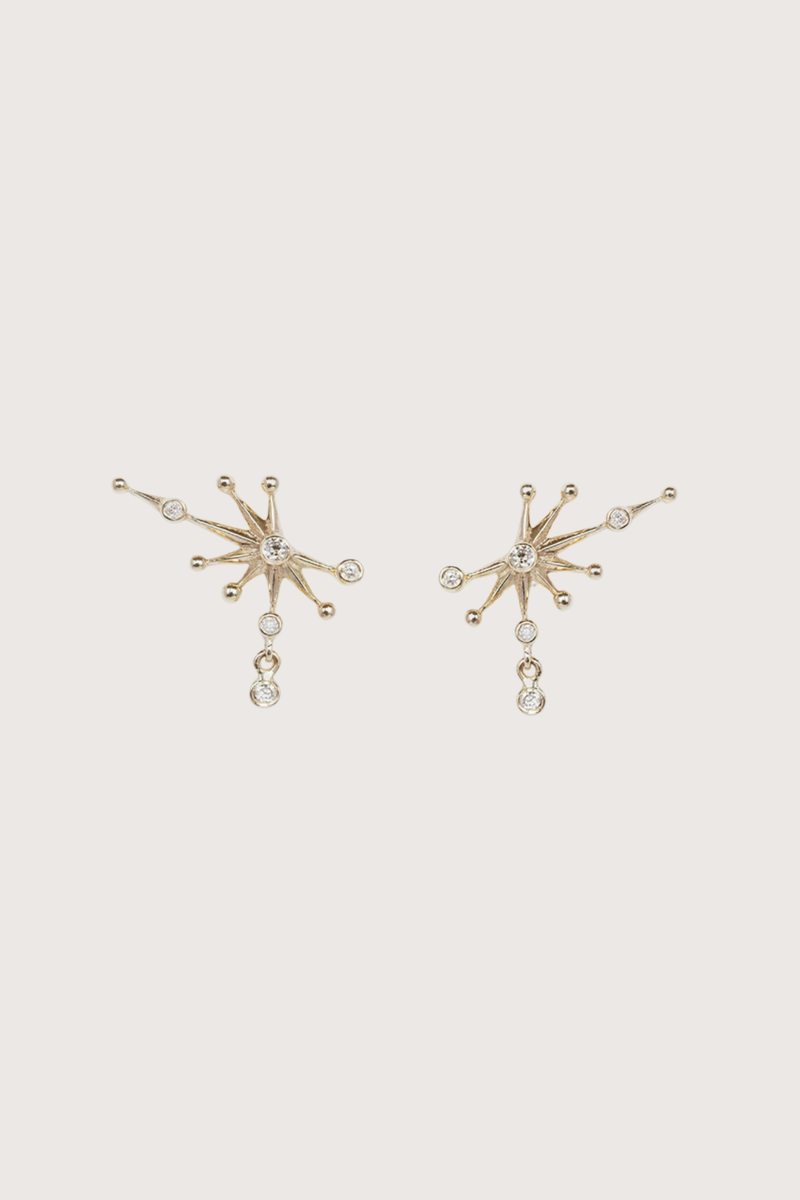 flat lay Diamonds Constellation Earrings 14k light yellow gold
Five white diamonds
One dangling diamond constellation single stud earrings