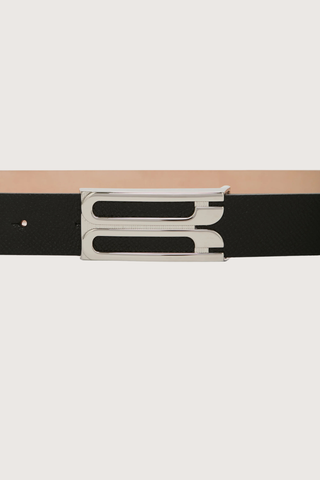 close up buckle detail for Dorian Frame Belt Grainy Calf black silver Signature B frame silver hardware buckle
100% black nappa leather
Width 23mm