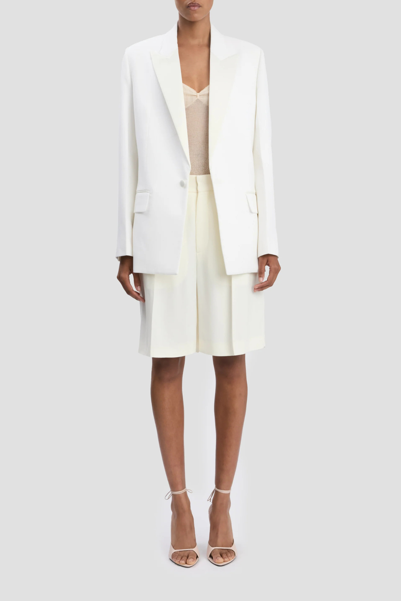 front profile model wearing Double Breasted Tailored Jacket ivory Fluid textured twill jacket
Oversized fit
Finishes below the hip
Front jet pockets with flaps
Welt chest pocket
Hidden button closure
Closed sleeve vent
Internal chest pocket
Double back vents