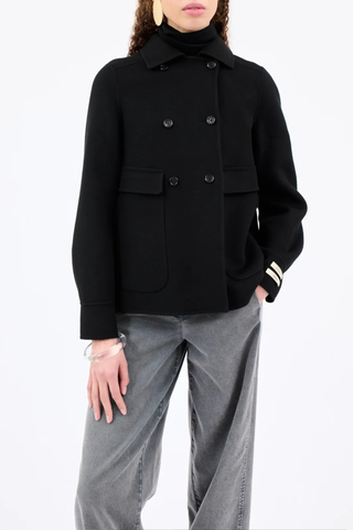 front profile model wearing  Double Face Double Breast Jacket black Double-breasted jacket
Classic collar
Slightly flared fit
Patch flap pockets
Sleeves with cuffs and buttons
Back yoke with seam detail
Material: 80% wool, 20% cashmere