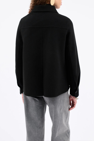 back profile model wearing  Double Face Double Breast Jacket black Double-breasted jacket
Classic collar
Slightly flared fit
Patch flap pockets
Sleeves with cuffs and buttons
Back yoke with seam detail
Material: 80% wool, 20% cashmere