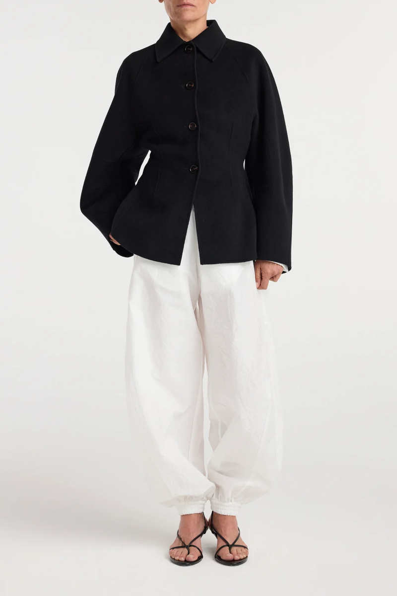 front profile model wearing Double Faced Sculptural Jacket Black
Cinched waist
Oversized sculptural sleeves
Four button closures
Side-seam welt pockets
Subtle front and back darts
95% wool 5% cashmere