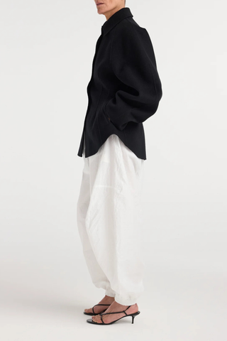 side profile model wearing Double Faced Sculptural Jacket Black
Cinched waist
Oversized sculptural sleeves
Four button closures
Side-seam welt pockets
Subtle front and back darts
95% wool 5% cashmere