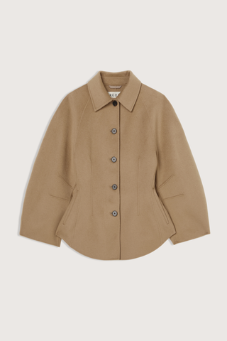 flay lay Double Faced Sculptural Jacket Camel
Cinched waist
Oversized sculptural sleeves
Five button closures
Side-seam welt pockets
Subtle front and back darts
95% wool 5% cashmere