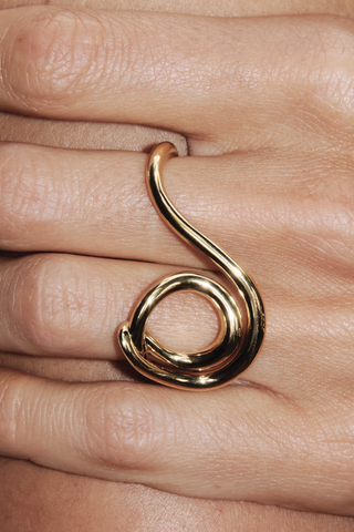 model wearing Double Lasso Ring for two fingers 925 Silver covered with 18 carat gold (Vermeil 5 microns)