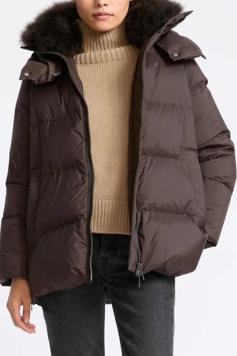 front profile model wearing Doudoune Down Parka Cold Brew brown High neck
Flared A-line shape
High quality down coat
Water and windproof technical fabric
Removable collar 
Removable hood
Front zip fastening
Thermal insulation guaranteed to resist the cold up until -10°C (14°F)
100% Long-Haired Lamb 100% Polyamide
Padding : 95% Duck Down 5% Duck Feathers