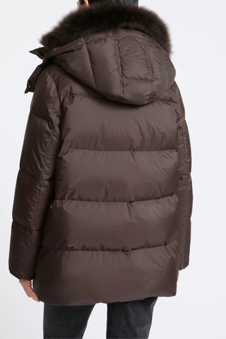 back profile model wearing Doudoune Down Parka Cold Brew brown High neck
Flared A-line shape
High quality down coat
Water and windproof technical fabric
Removable collar 
Removable hood
Front zip fastening
Thermal insulation guaranteed to resist the cold up until -10°C (14°F)
100% Long-Haired Lamb 100% Polyamide
Padding : 95% Duck Down 5% Duck Feathers