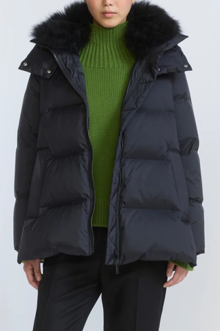 front profile model wearing Doudoune Down Parka Noir black High neck
Flared A-line shape
High quality down coat
Water and windproof technical fabric
Removable collar
Removable hood
Front zip fastening
Invisible technical ribbed cuffs
Thermal insulation guaranteed to resist the cold up until -10°C (14°F)
100% Long-Haired Lamb 100% Polyamide
Padding : 95% Duck Down 5% Duck Feathers