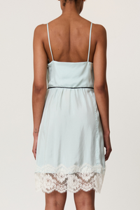 back profile model wearing Dress Light Viscose Twill / Lace morning mist Midi slip dress
Light viscose twill
V neck
Cami style upper
Lace details
100% viscose