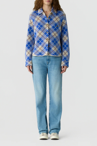 front profile model wearing Dylan Plaid Shirt reservoir blue Plaid button-down shirt
Medium-weight
Shirt collar with stand
Chest patch pockets with button closure
Curved hem
Cuffed sleeve with placket
Signature GIR branding at center back neck
100% Cashmere