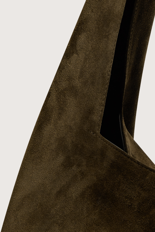 close up suede texture detail  East Tote Suede Bag padron deep brown Shoulder, or hand carry
Seamless sides
Triangular exterior silhouette
Rounded top
Flat base 
100% Calfskin Suede