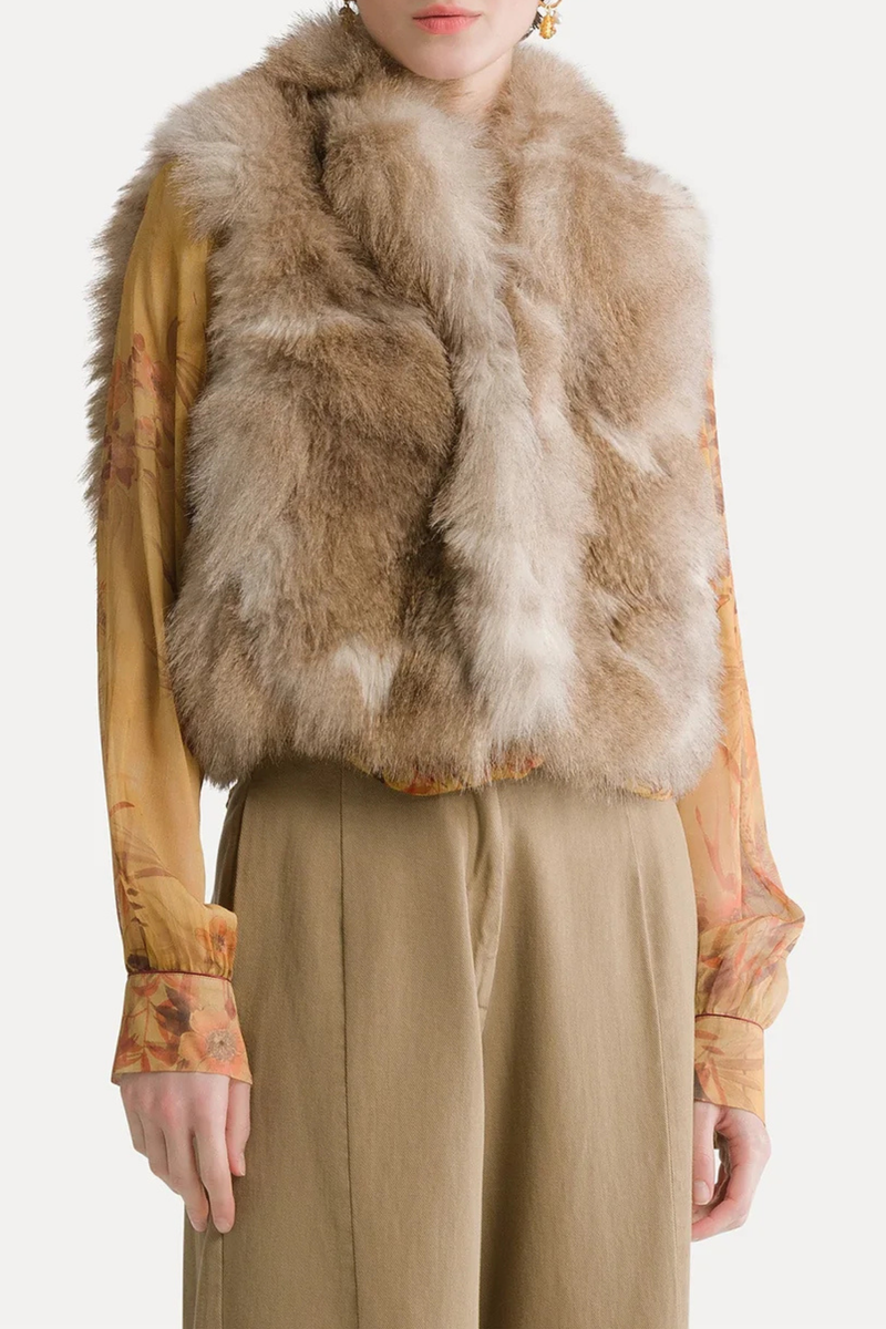 front profile model wearing Eco Siberian Husky Faux Fur Vest mandoria Drawstring at the hem
Gathered back
Classic clasps
Internal lining
Side in–seam pockets