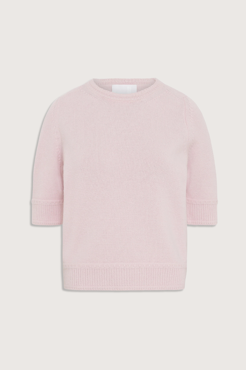 flat lay Ecume Super Soft Knit soft pink Fluffy, fine knit
Blend of extra-soft wool and cashmere
Ribbed edges at the neckline and hem
Straight cut
Round neckline
Elbow-length sleeves