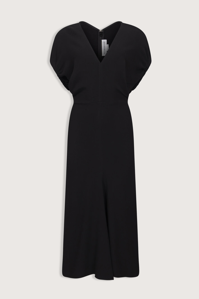 flat lay Edith Midi Fluid Cady Dress black Gathered sleeve
Directional rope edging
Front v-neckline with tonal topstitching
Flattering fitted waist
Longer-length hemline at the back
Blouson sleeve
Subtle asymmetrical hem
50% Viscose 47% Acetate 3% Elastane