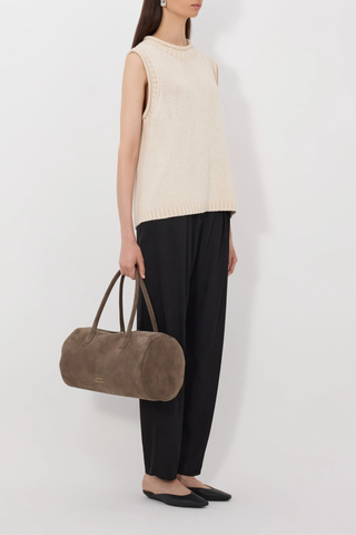 side profile model wearing Effy Boxy Sweater Vest Natural Sleeveless sweater
Boxy fit
Rolled stand collar
Ribbed details on the neckline, armholes and hem