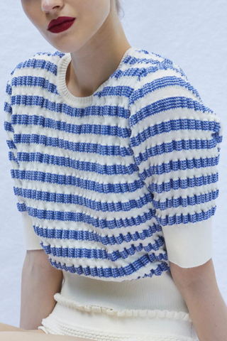 side profile model wearing Egee Sailor Sweater blue white stripe Waffled stitch
Elbow-length sleeves
Round neckline
Slightly wider ribbed hem and cuffs
Lightweight jacquard knitting