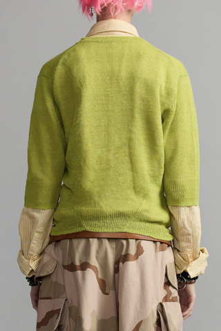 back profile model wearing 100% LINEN
V-neck
3/4 Sleeves
Ribbed cuff &amp; hem
Split hem
4 button front closure