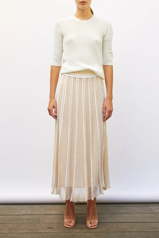 front profile model wearing Elegante Mesh Midi Skirt milk yellow Fine knit skirt
Modern honeycomb knit
Long, flared cut
Light and fluid
Perfect drape
Fully lined
Waistband knitted in a delicate honeycomb jacquard