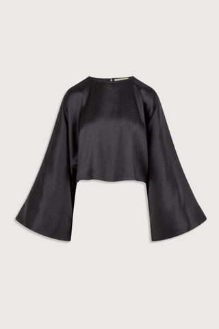 flat lay Eloisa Silk Shunting Long Sleeve Top black Long-sleeved top
Dramatic, kimono-inspired sleeves
Slightly cropped
Classic boatneck