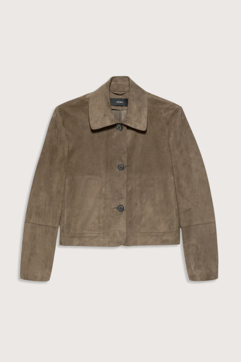 flat lay Emy Goat Suede Jacket Soil Suede button down jacket
Cropped length and detailed with horn button closure and front pockets
Fits true to size, take your normal size
Designed for a regular fit
Dropped shoulder seam