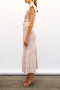 side profile model wearing Etincele Orgiami Top Natural/Pink combo Fine wool&nbsp;top
Ultra-modern denim effect
Delicate origami knit
Blend of extra-soft pure wool and luxurious rayon yarns
Graded texture
Round neckline