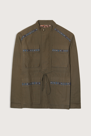flat lay Evelyn Olive Branch Army Jacket Cotton twill
Utility style jacket
Flap pockets
Drawstring cords
Fully lined with leopard print
Blue embroidery details on the shoulder and flap pockets
100% Cotton

Snap Front