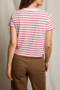 front profile model wear Everett Jersey Boxy Tomato Stripe T-shirt 90% Cotton, 10% Polyester
Relaxed shape
Bold horizontal stripes
Crew neck