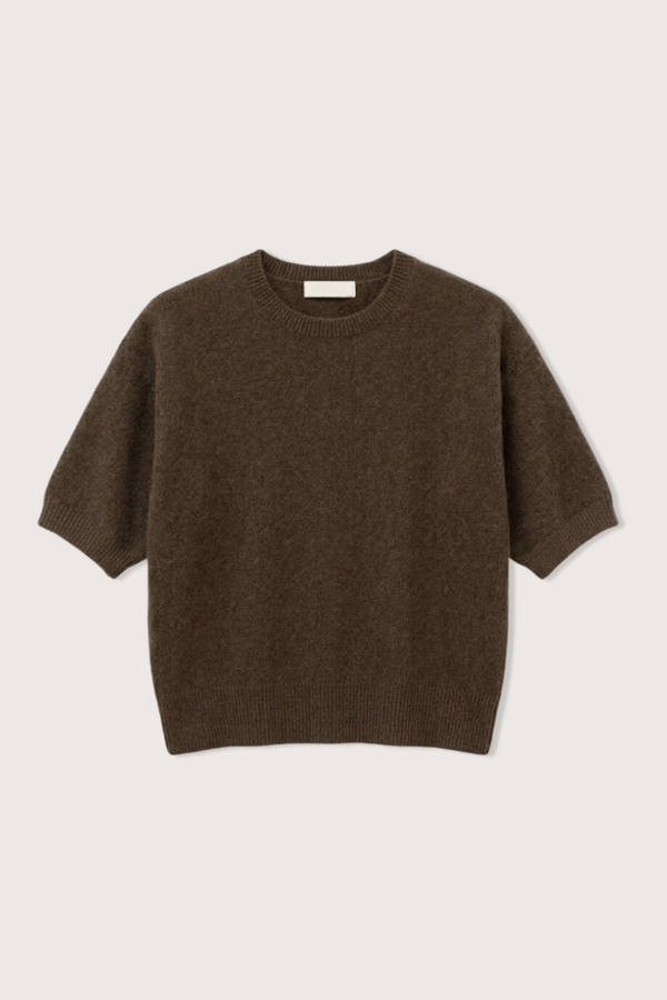 flat lay Evie Relaxed Short Sleeve Swiss Brown Short-sleeve
Cashmere knit
Relaxed body
Ribbed trim
100% Cashmere
12 Gauge, 1 Ply Cashmere Jersey Stitch